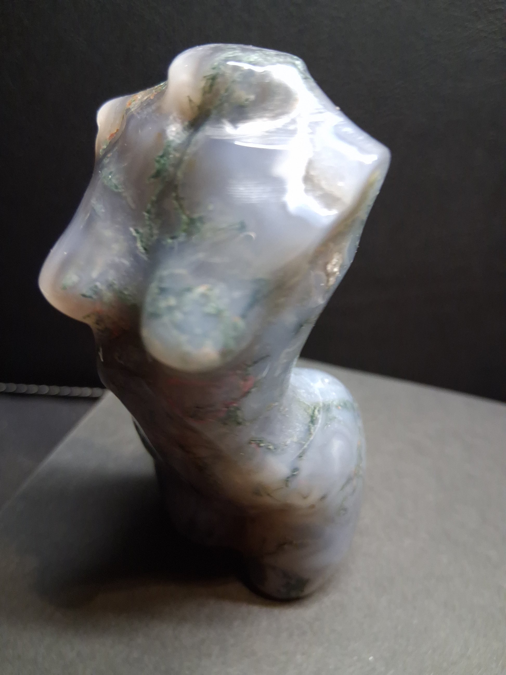 Natural Agate - Handharved Torso - 8 cm high - Grey moss agate lady torso - Natural Gems Belgium