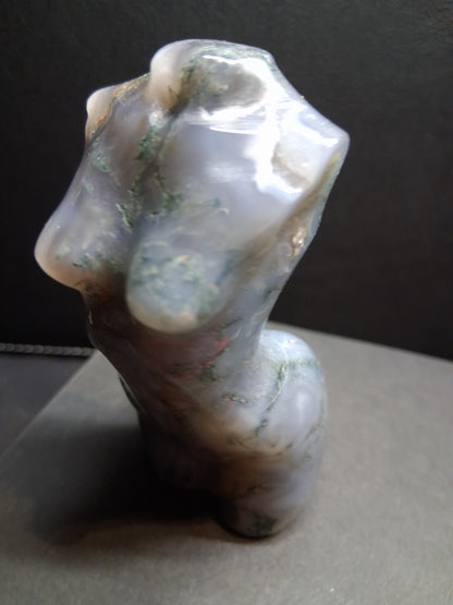 Natural Agate - Handharved Torso - 8 cm high - Grey moss agate lady torso - Natural Gems Belgium