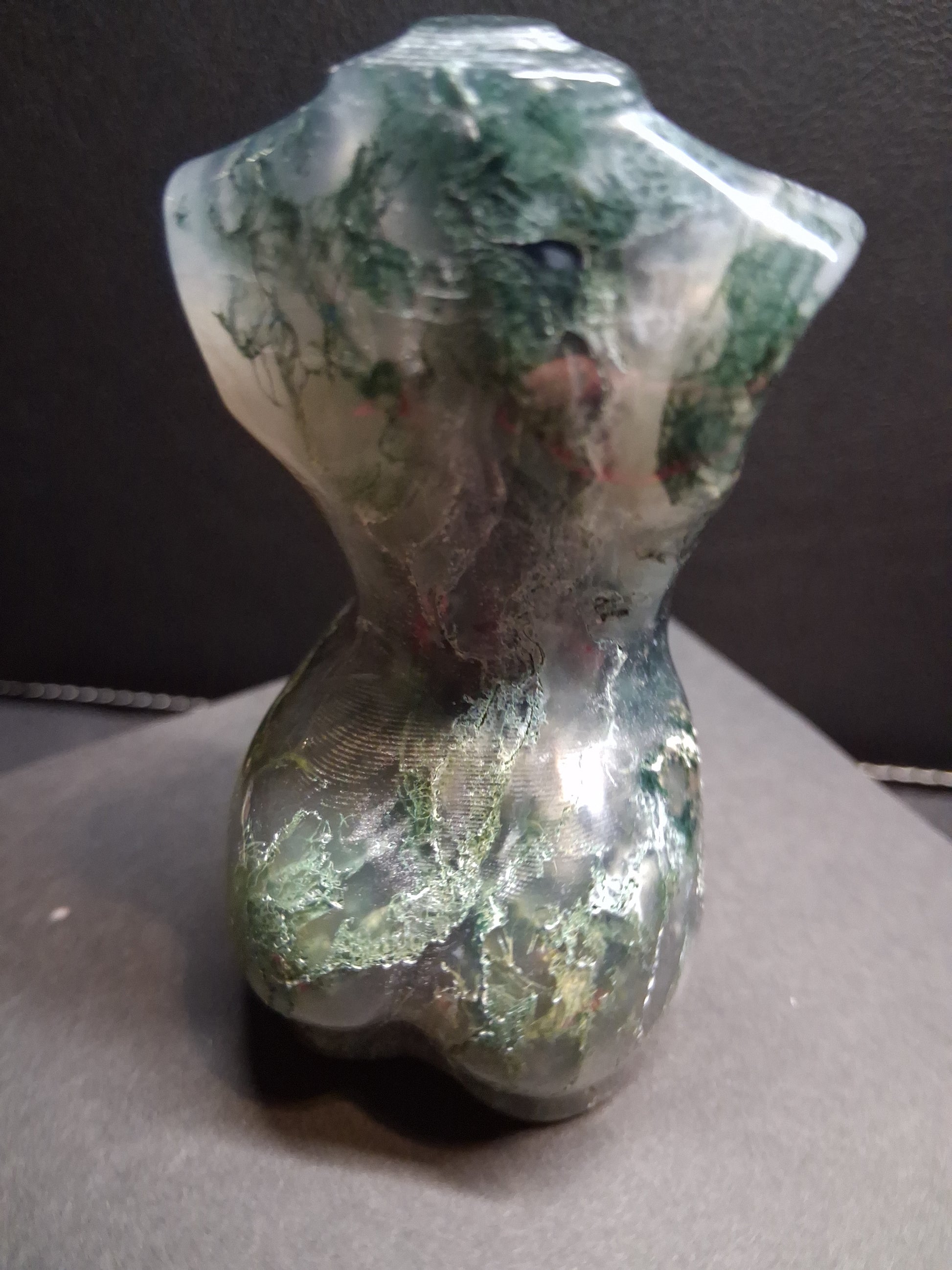Natural Agate - Handharved Torso - 8 cm high - Grey and green moss agate lady torso - Natural Gems Belgium