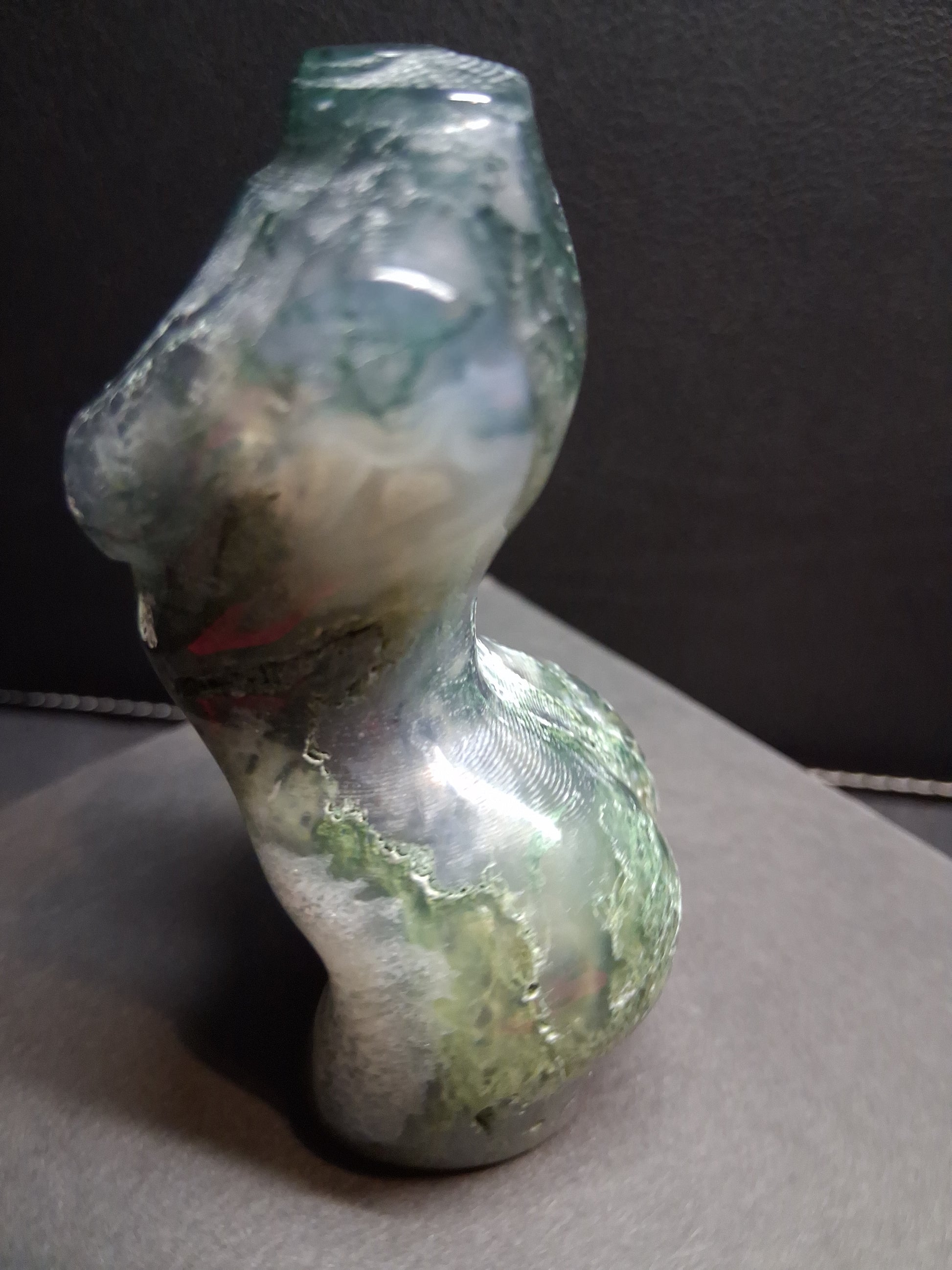 Natural Agate - Handharved Torso - 8 cm high - Grey and green moss agate lady torso - Natural Gems Belgium