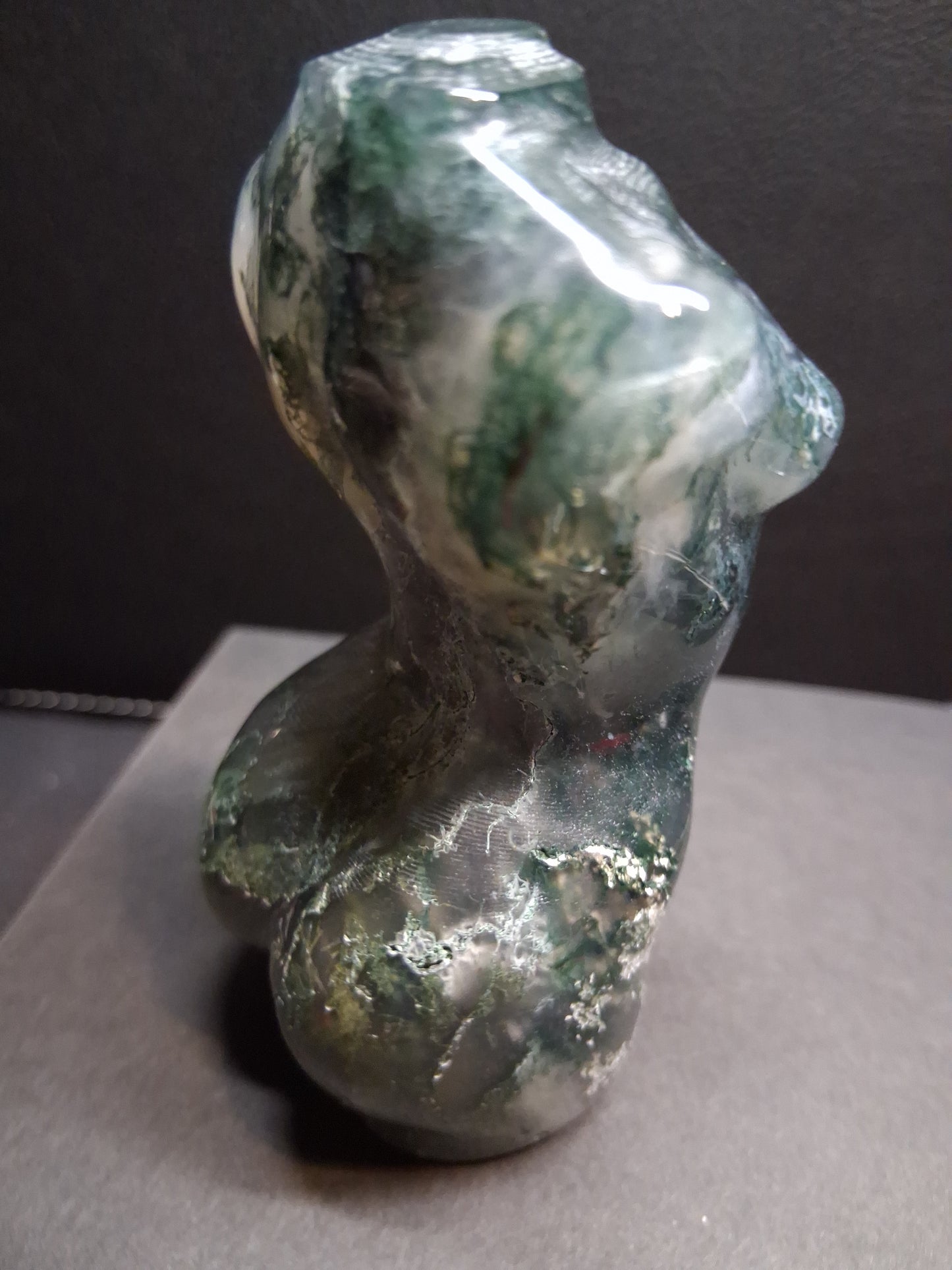 Natural Agate - Handharved Torso - 8 cm high - Grey and green moss agate lady torso - Natural Gems Belgium