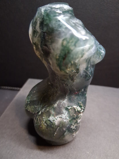 Natural Agate - Handharved Torso - 8 cm high - Grey and green moss agate lady torso - Natural Gems Belgium