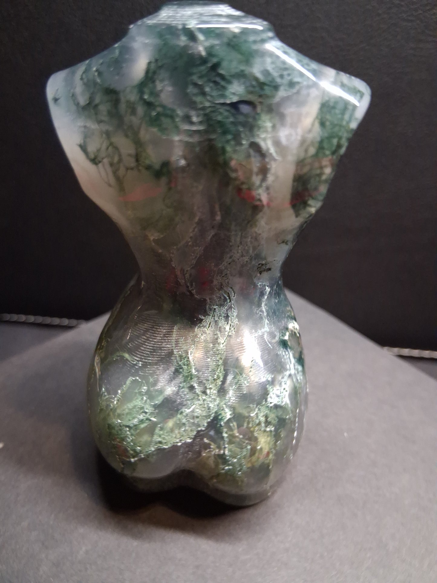 Natural Agate - Handharved Torso - 8 cm high - Grey and green moss agate lady torso - Natural Gems Belgium