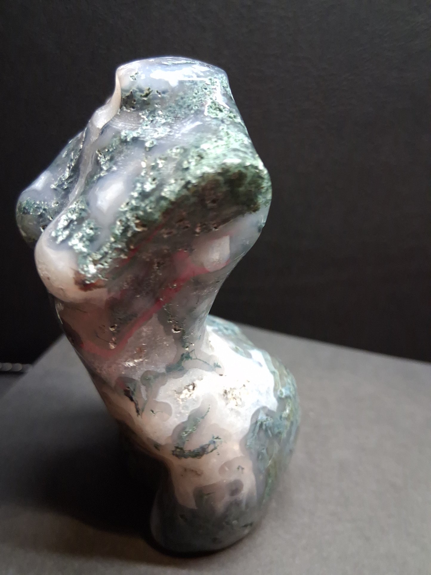 Natural Agate - Handharved Torso - 8 cm high - moss agate lady torso - nice pattern - Natural Gems Belgium