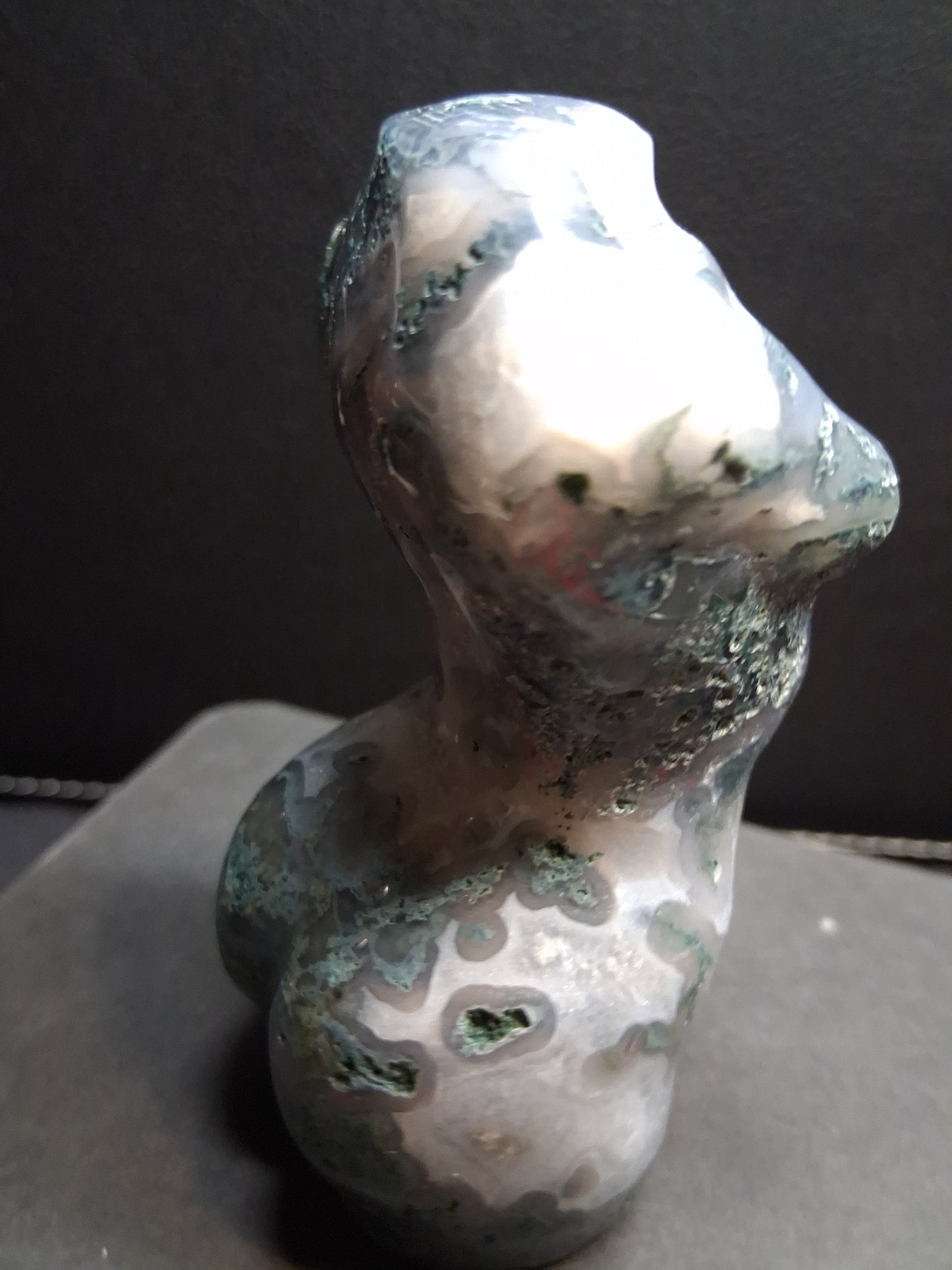 Natural Agate - Handharved Torso - 8 cm high - moss agate lady torso - nice pattern - Natural Gems Belgium
