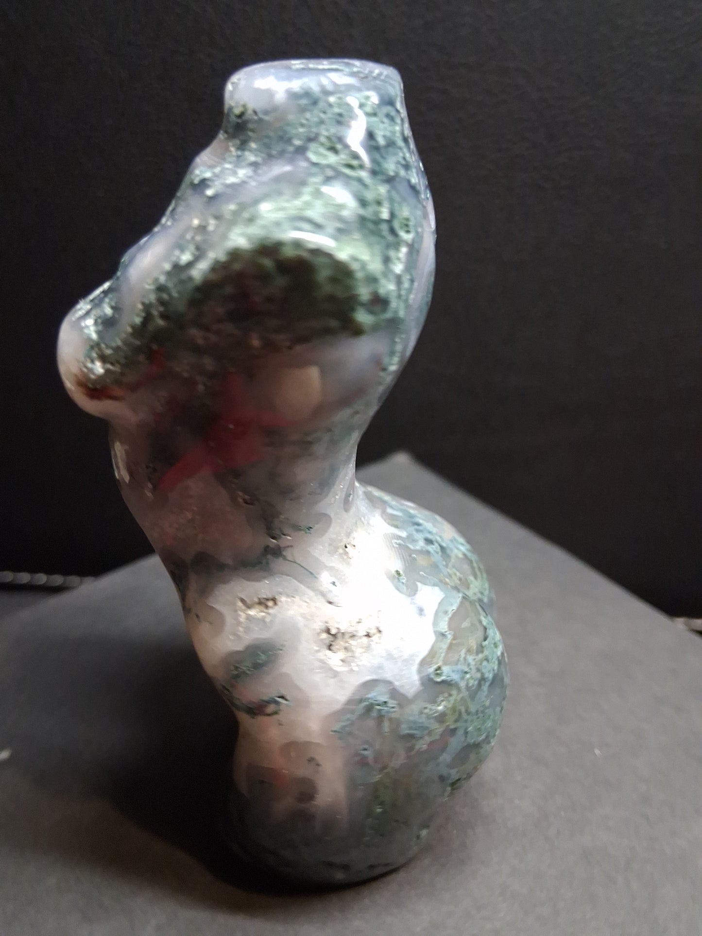 Natural Agate - Handharved Torso - 8 cm high - moss agate lady torso - nice pattern - Natural Gems Belgium