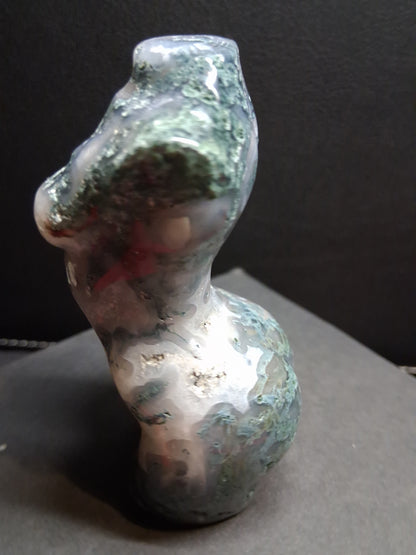 Natural Agate - Handharved Torso - 8 cm high - moss agate lady torso - nice pattern - Natural Gems Belgium