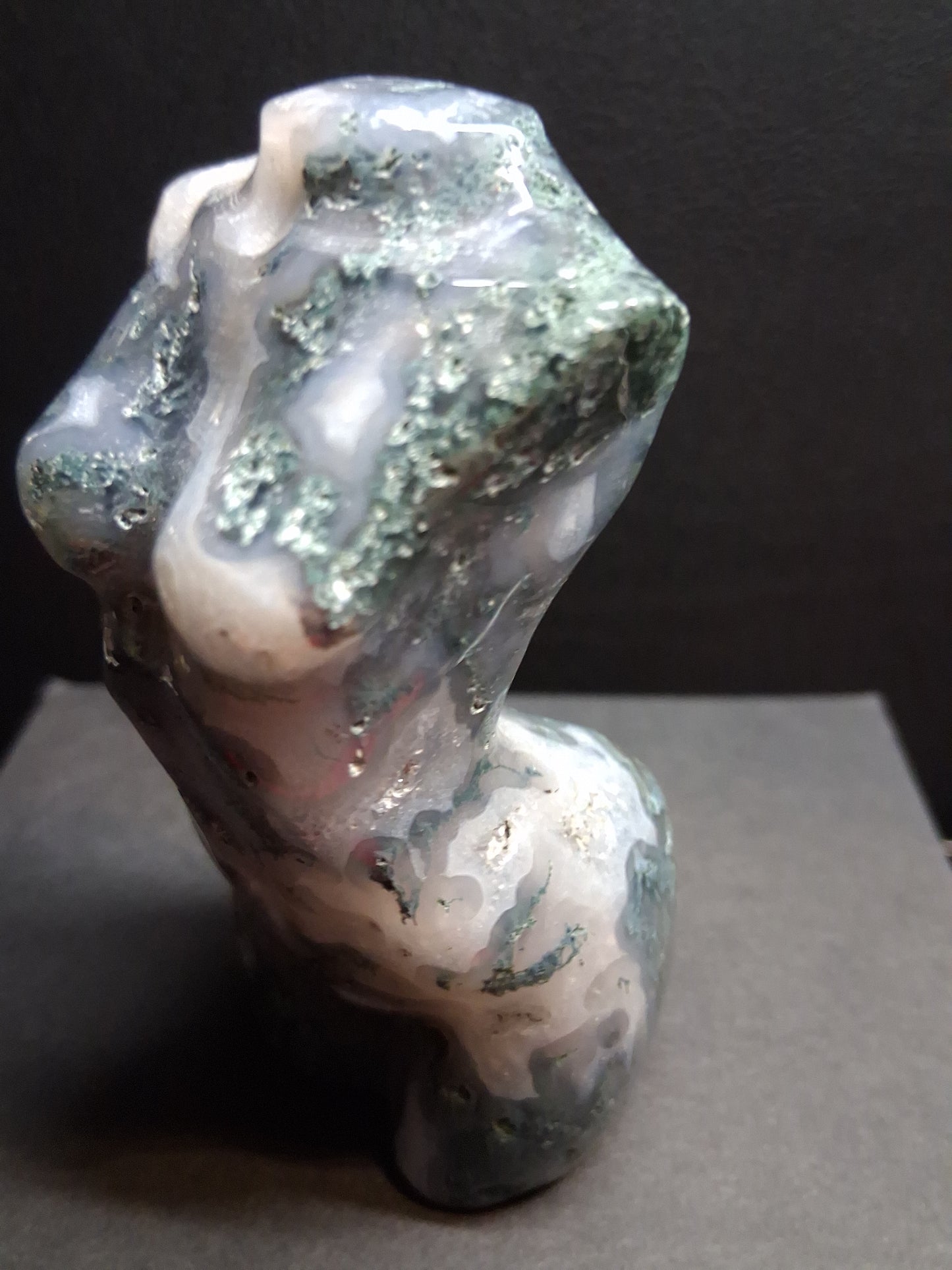 Natural Agate - Handharved Torso - 8 cm high - moss agate lady torso - nice pattern - Natural Gems Belgium