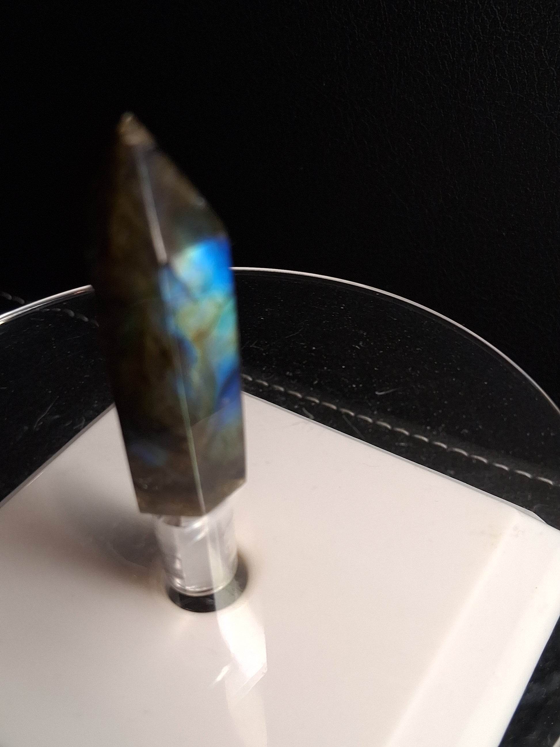 Labradorite tower - natural labradorite - 4.3 cm - hexagon tower - Natural Gems Belgium
