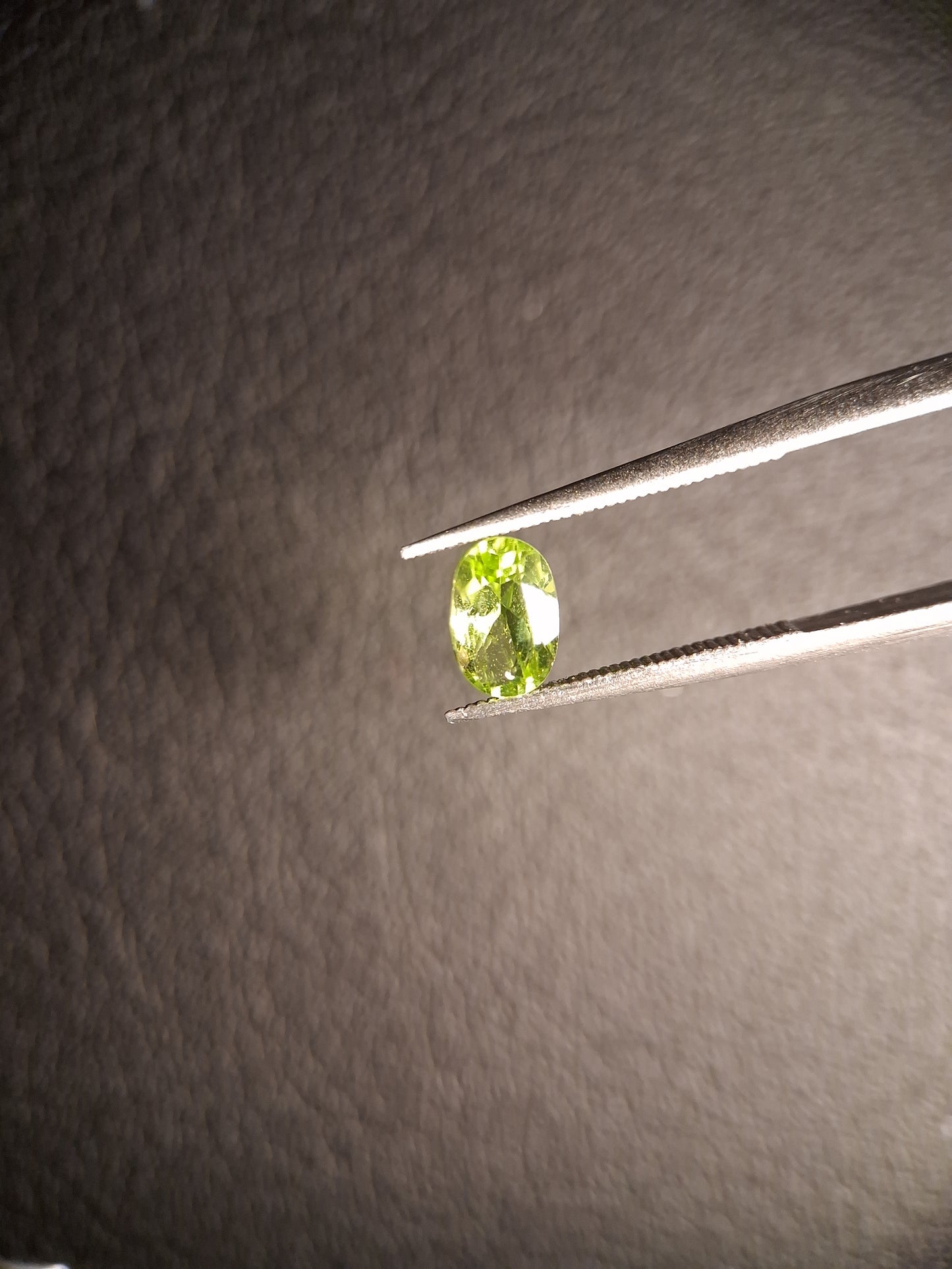 Natural Peridot - 0.599 ct - oval - unheated- green peridot - Natural Gems Belgium