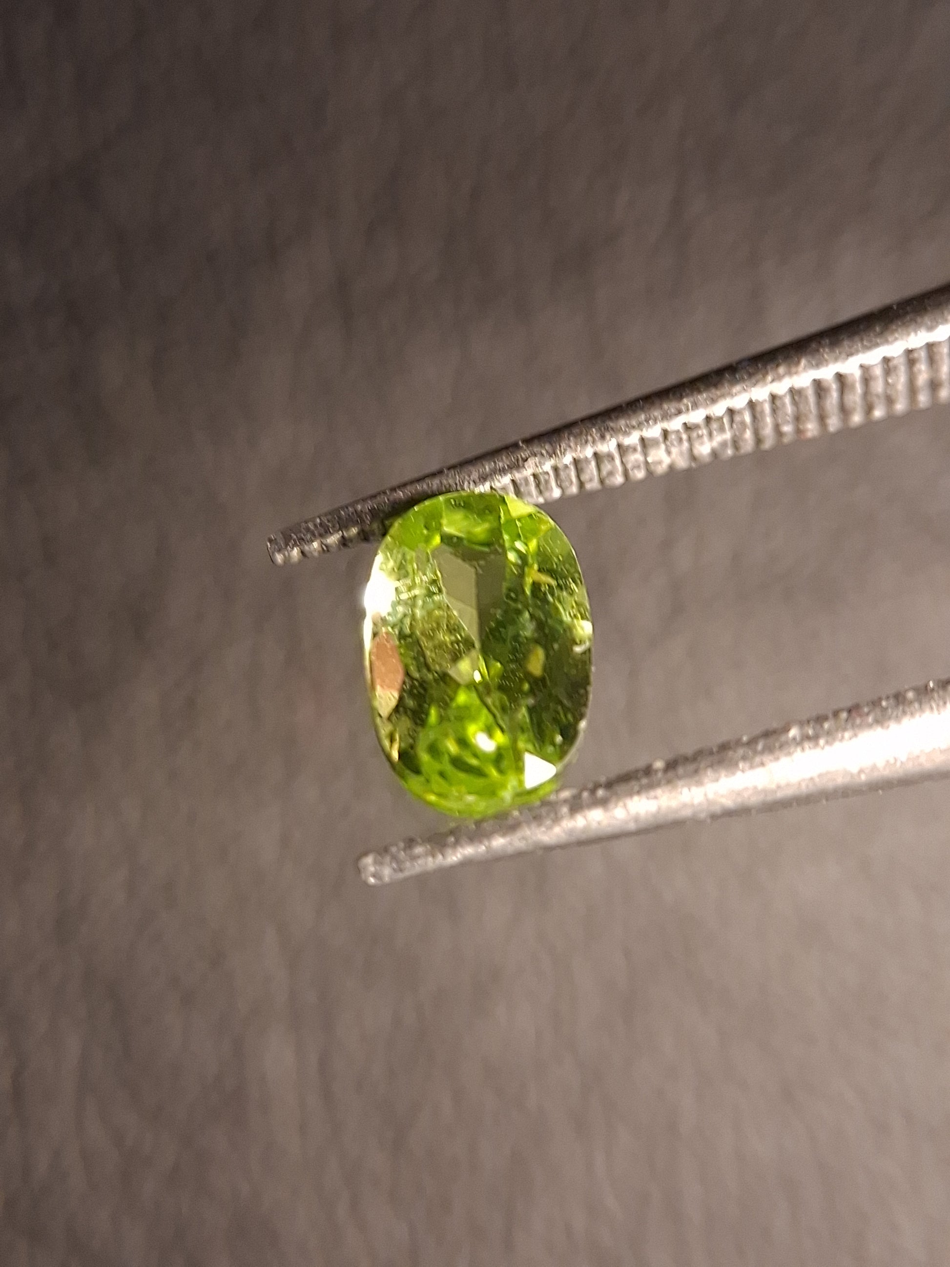 Natural Peridot - 0.599 ct - oval - unheated- green peridot - Natural Gems Belgium