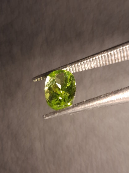 Natural Peridot - 0.599 ct - oval - unheated- green peridot - Natural Gems Belgium