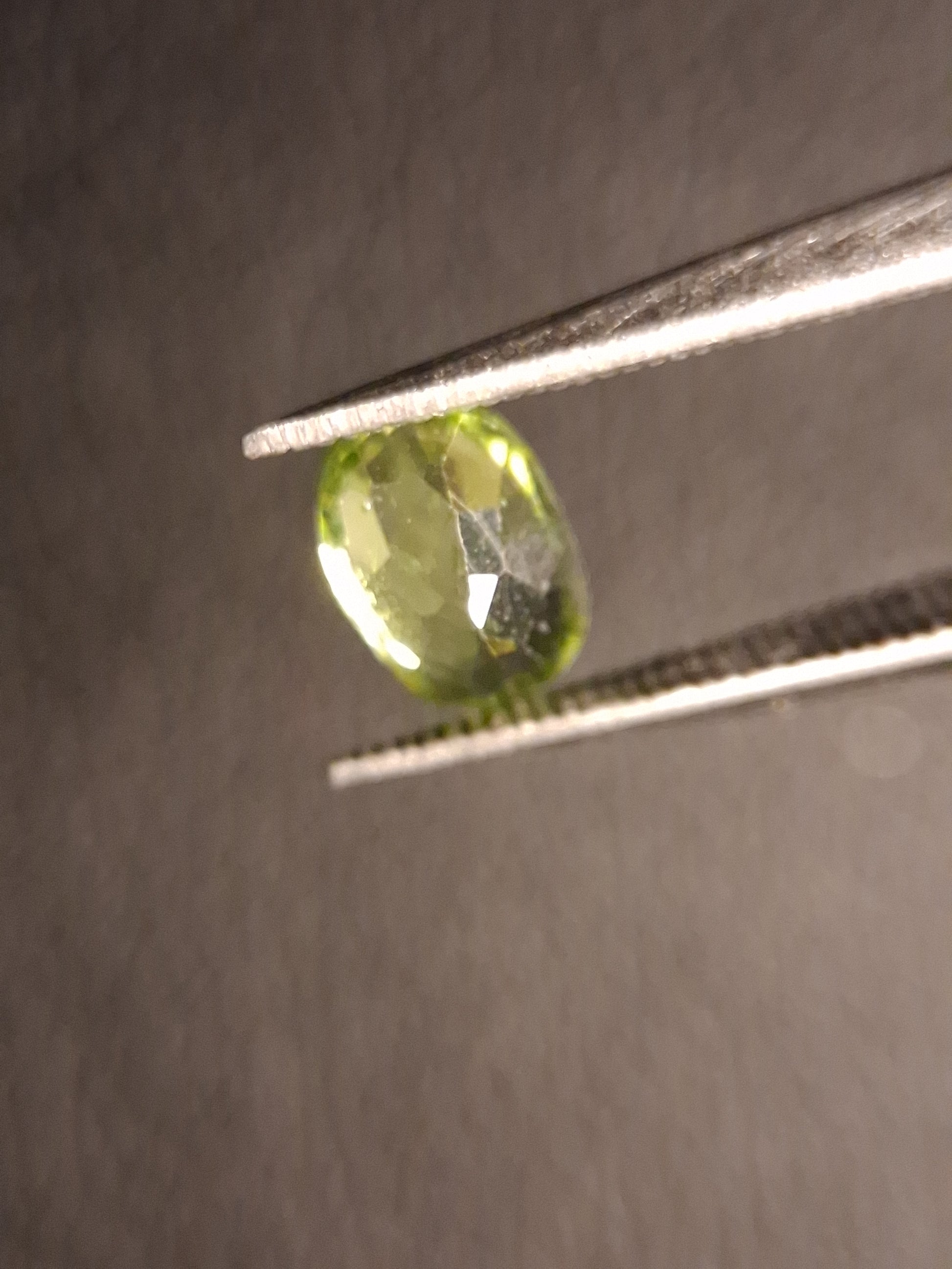 Natural Peridot - 0.599 ct - oval - unheated- green peridot - Natural Gems Belgium