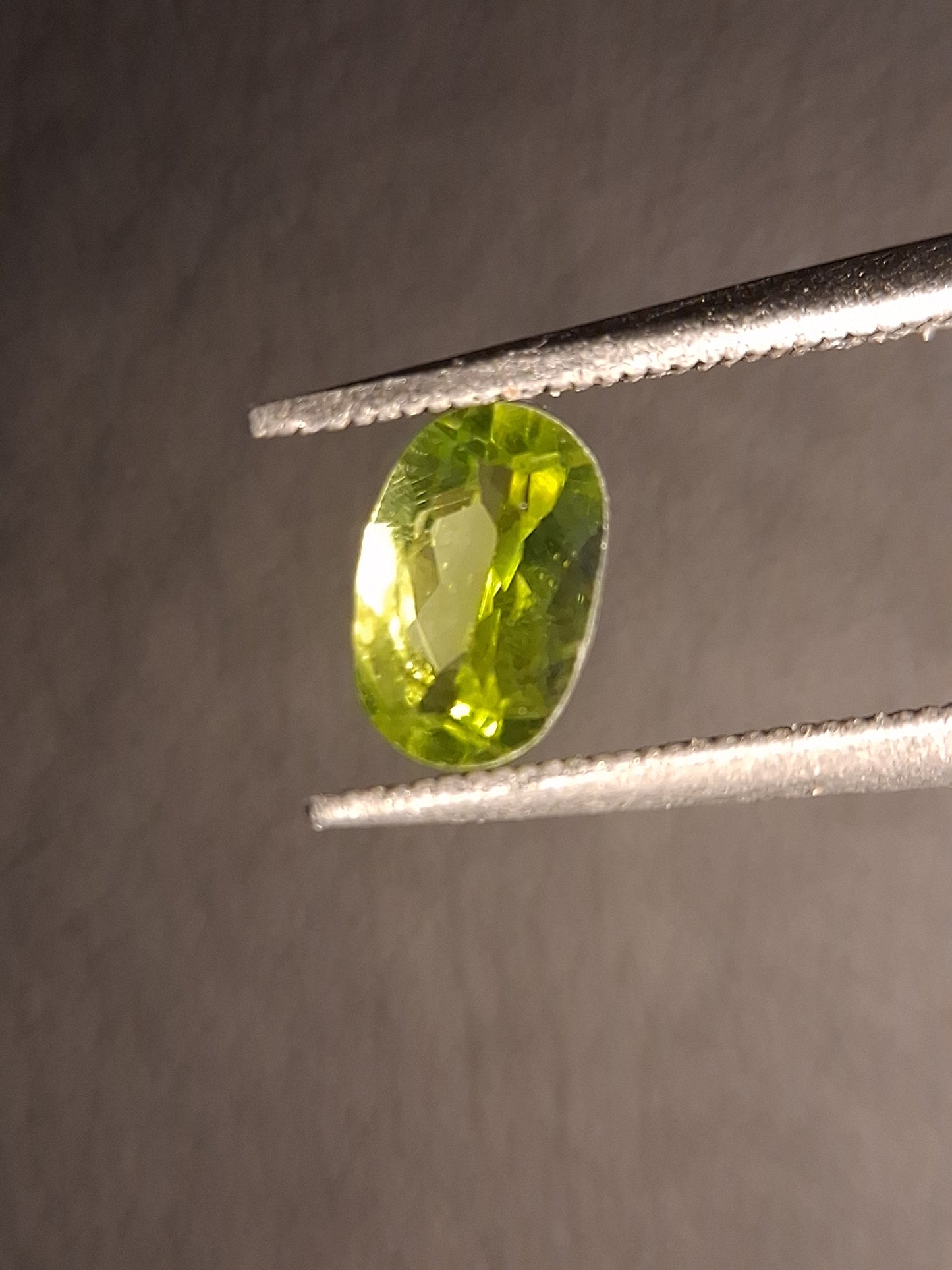 Natural Peridot - 0.516 ct - oval - unheated- green peridot - Natural Gems Belgium