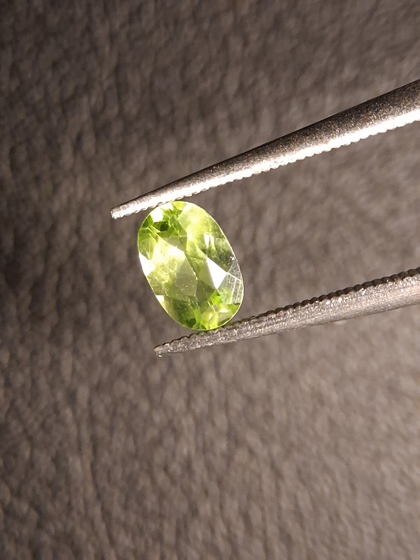 Natural Peridot - 0.544 ct - oval - unheated- green peridot - Natural Gems Belgium