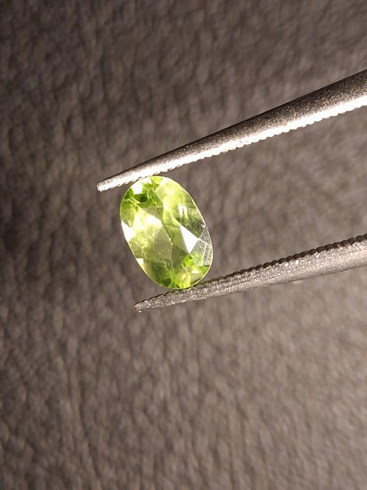 Natural Peridot - 0.544 ct - oval - unheated- green peridot - Natural Gems Belgium