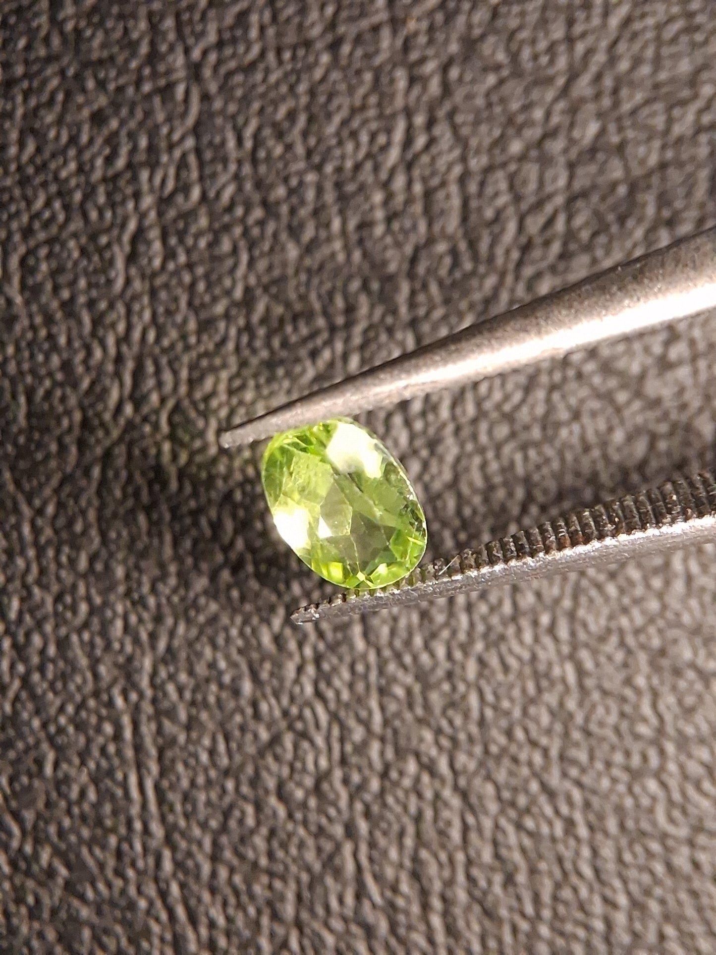 Natural Peridot - 0.544 ct - oval - unheated- green peridot - Natural Gems Belgium