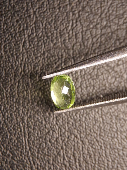 Natural Peridot - 0.544 ct - oval - unheated- green peridot - Natural Gems Belgium