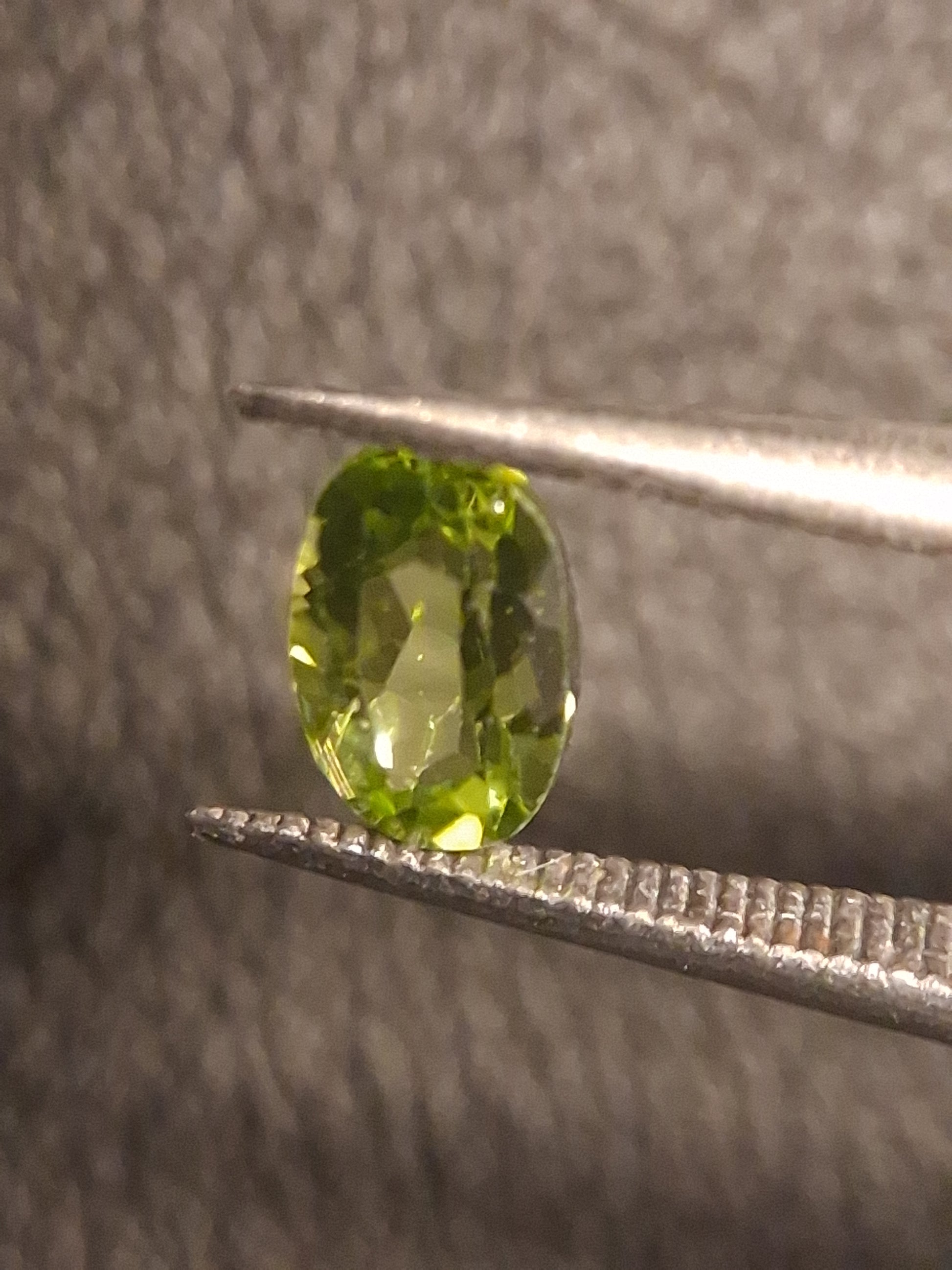 Natural Peridot - 0.496 ct - oval - unheated- green peridot - Natural Gems Belgium