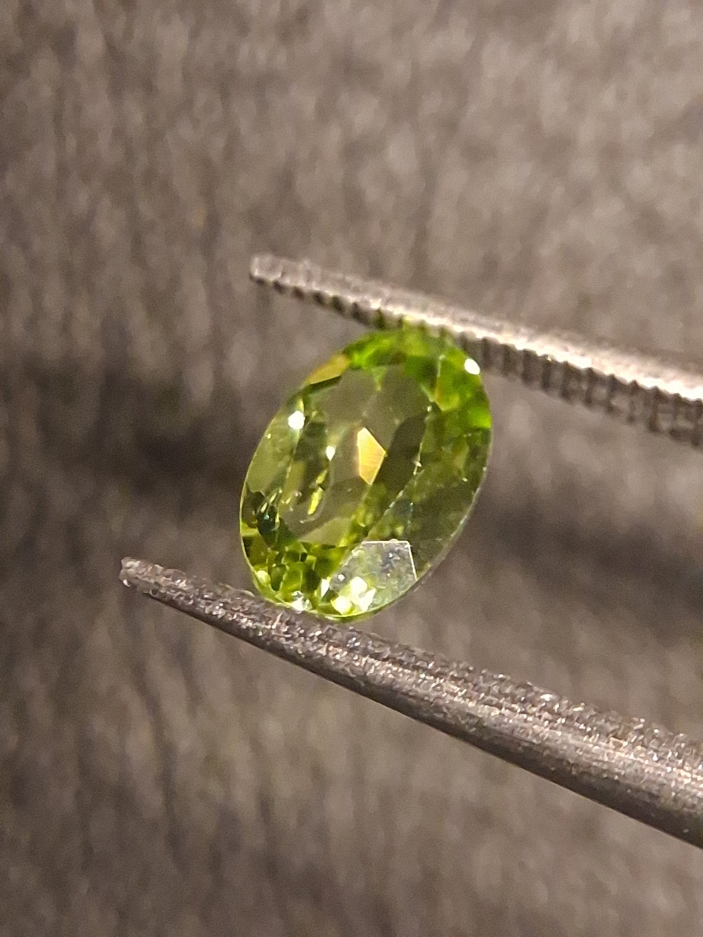 Natural Peridot - 0.525 ct - oval - unheated- green peridot - Natural Gems Belgium