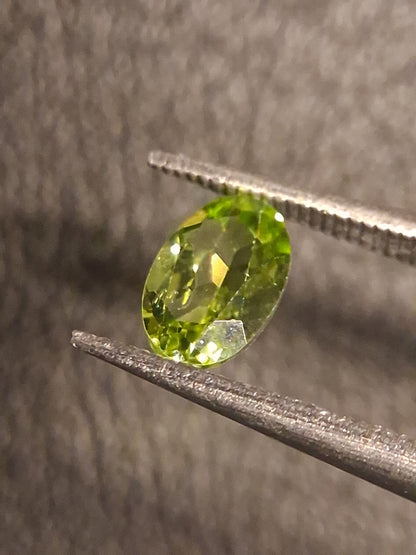 Natural Peridot - 0.525 ct - oval - unheated- green peridot - Natural Gems Belgium