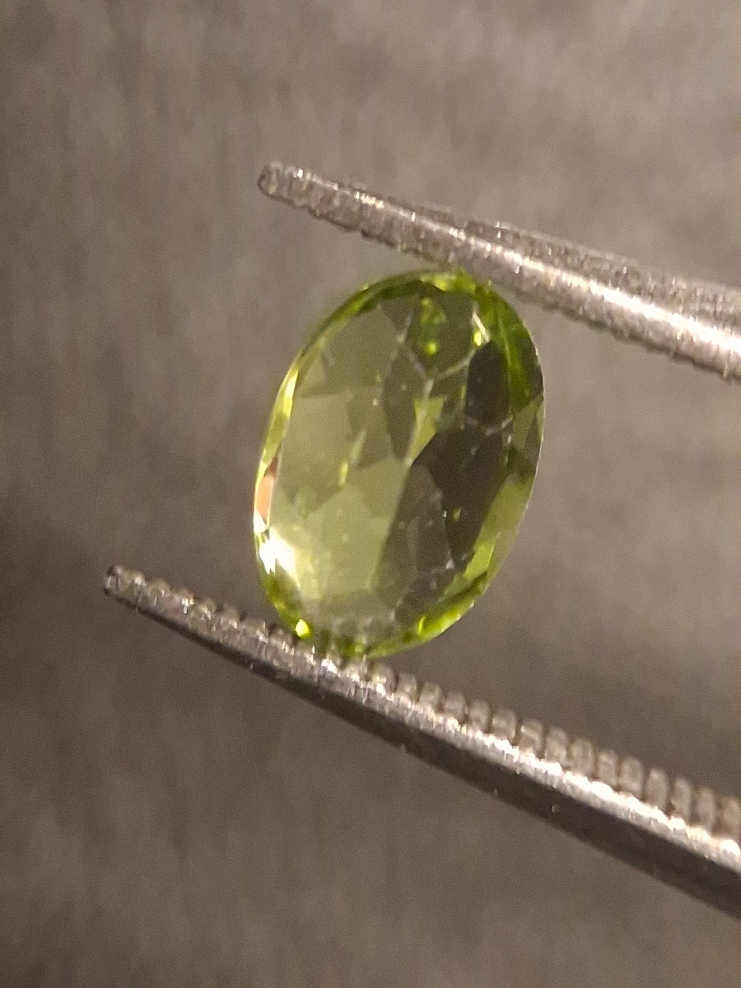 Natural Peridot - 0.525 ct - oval - unheated- green peridot - Natural Gems Belgium