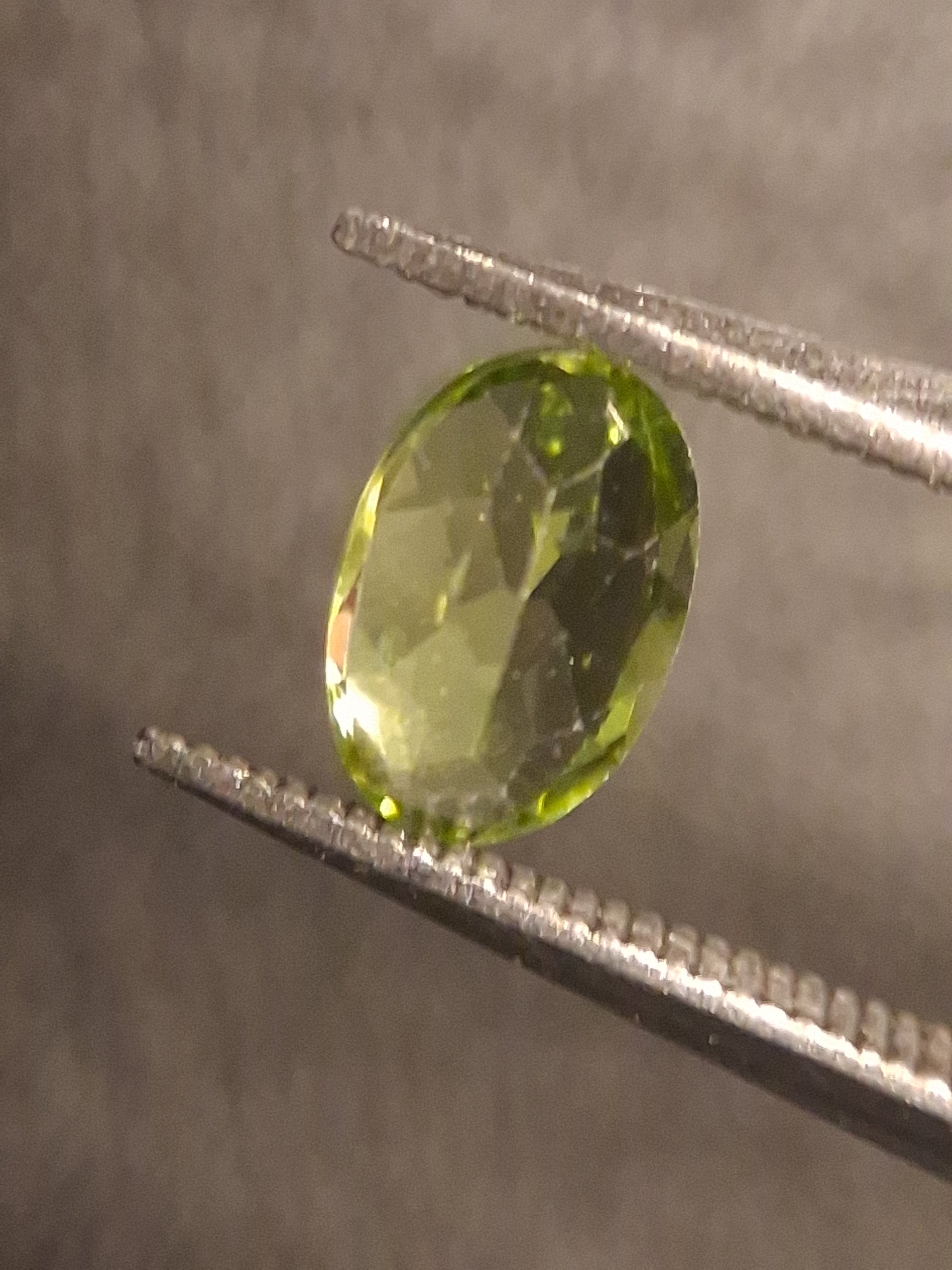 Natural Peridot - 0.525 ct - oval - unheated- green peridot - Natural Gems Belgium