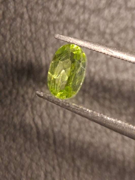 Natural Peridot - 0.540 ct - oval - unheated- green peridot - Natural Gems Belgium