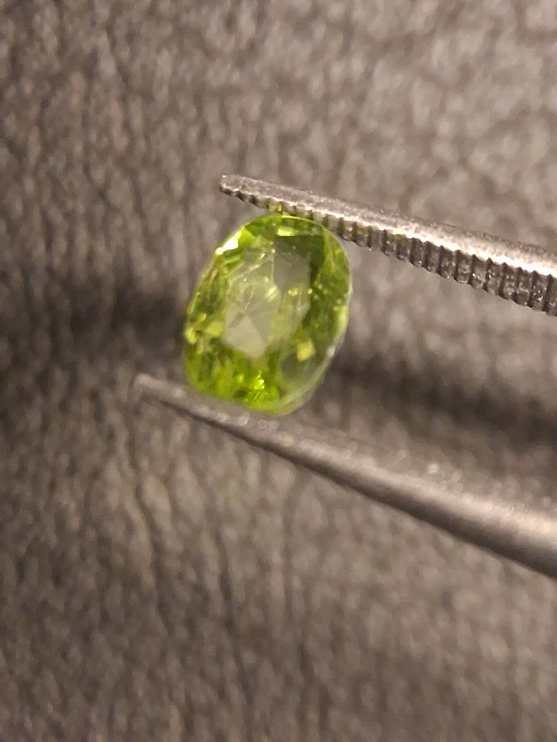 Natural Peridot - 0.540 ct - oval - unheated- green peridot - Natural Gems Belgium