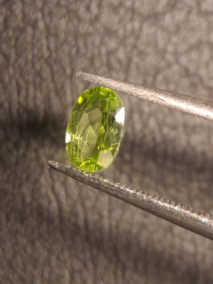Natural Peridot - 0.540 ct - oval - unheated- green peridot - Natural Gems Belgium