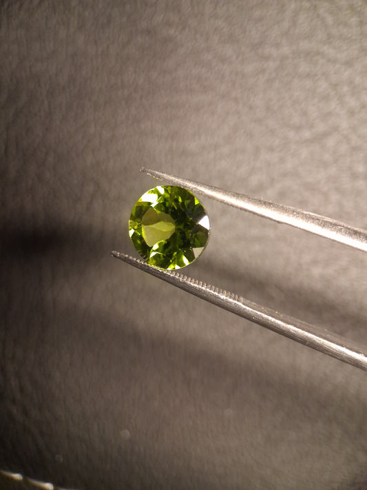 Natural Peridot - 2.168 ct - round - unheated- green peridot - Natural Gems Belgium