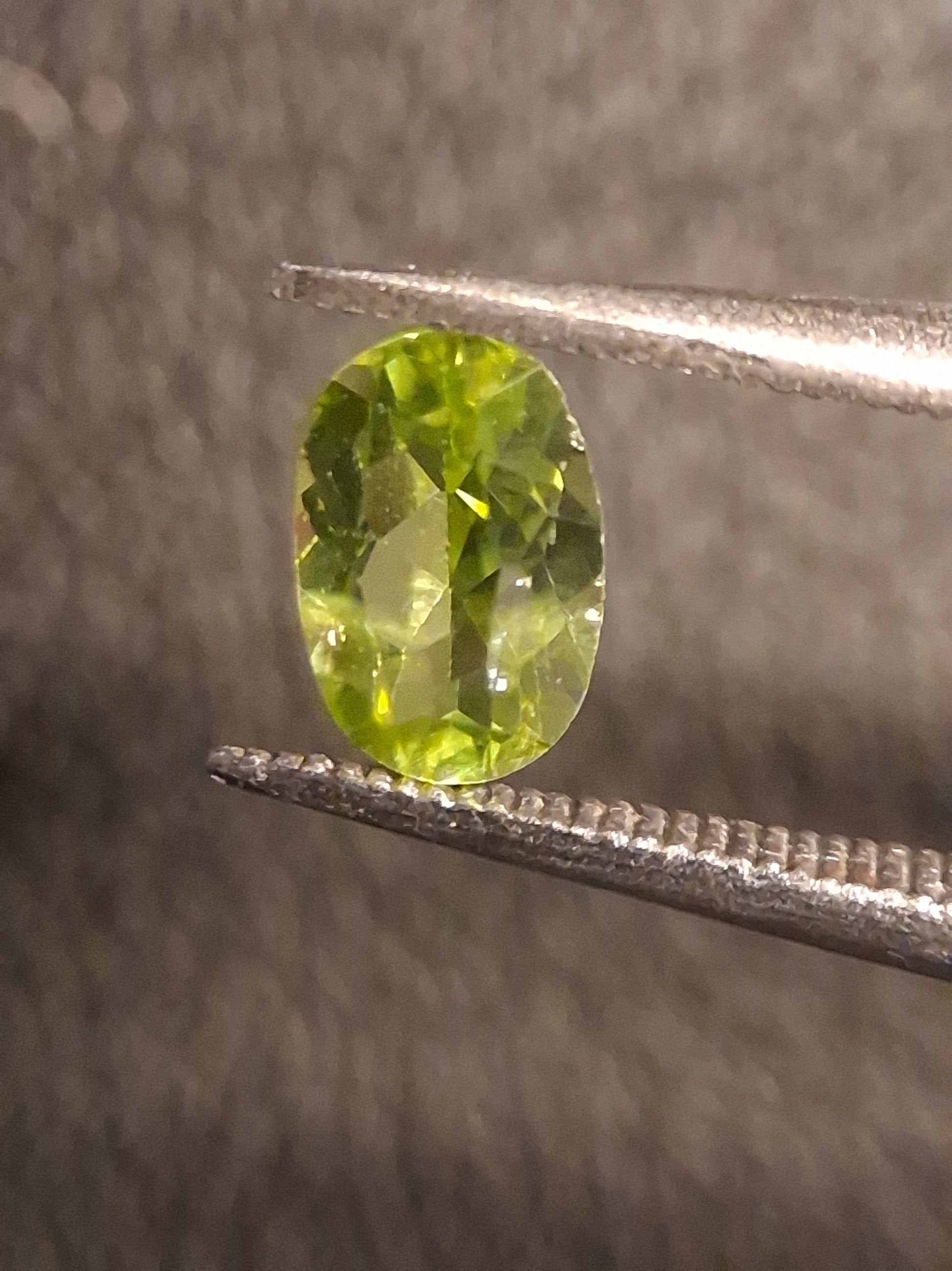 Natural Peridot - 0.510 ct - oval - unheated- green peridot - Natural Gems Belgium