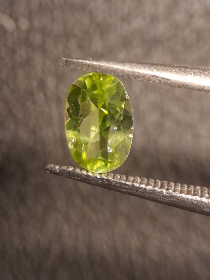 Natural Peridot - 0.510 ct - oval - unheated- green peridot - Natural Gems Belgium