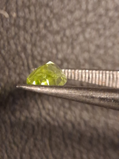 Natural Peridot - 0.510 ct - oval - unheated- green peridot - Natural Gems Belgium