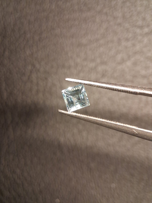 Natural Topaz - Sky Blue - 0.490 ct - square - irradiated - Natural Gems Belgium