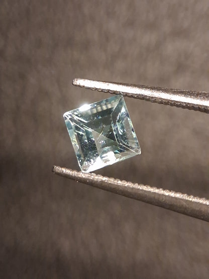 Natural Topaz - Sky Blue - 0.490 ct - square - irradiated - Natural Gems Belgium
