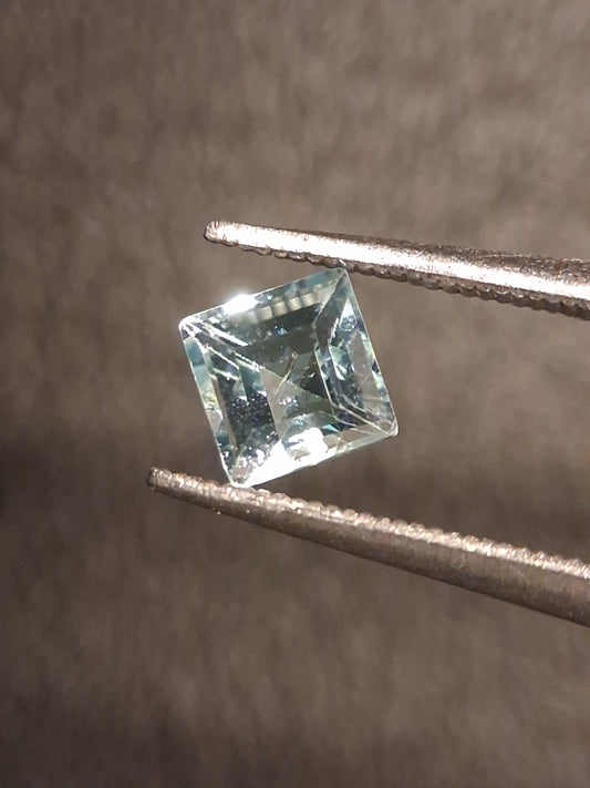 Natural Topaz - Sky Blue - 0.490 ct - square - irradiated - Natural Gems Belgium