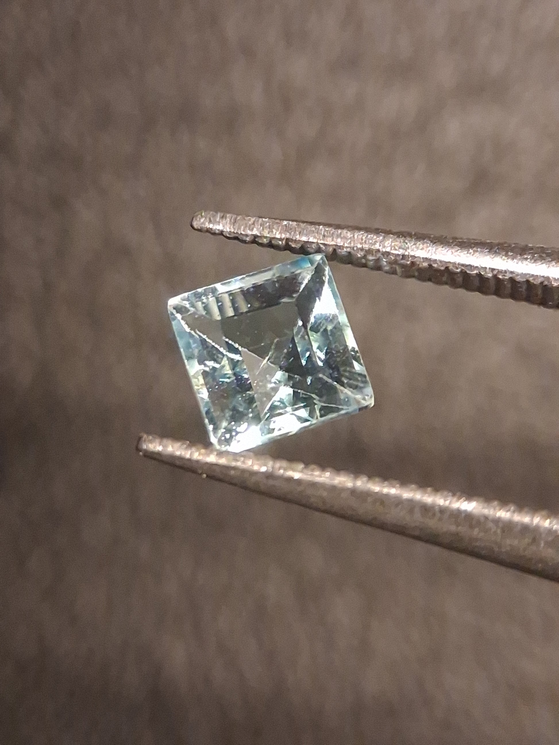 Natural Topaz - Sky Blue - 0.490 ct - square - irradiated - Natural Gems Belgium