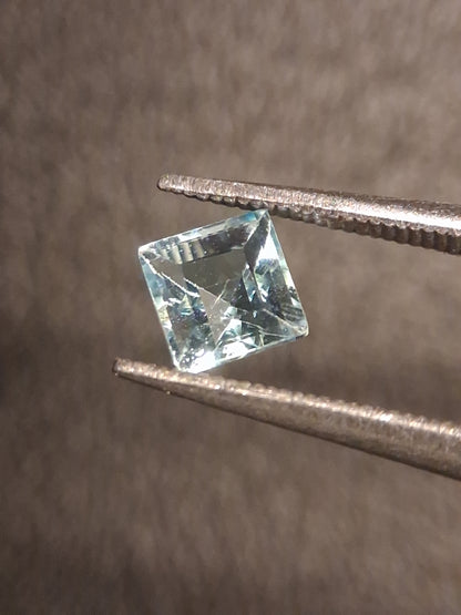 Natural Topaz - Sky Blue - 0.490 ct - square - irradiated - Natural Gems Belgium