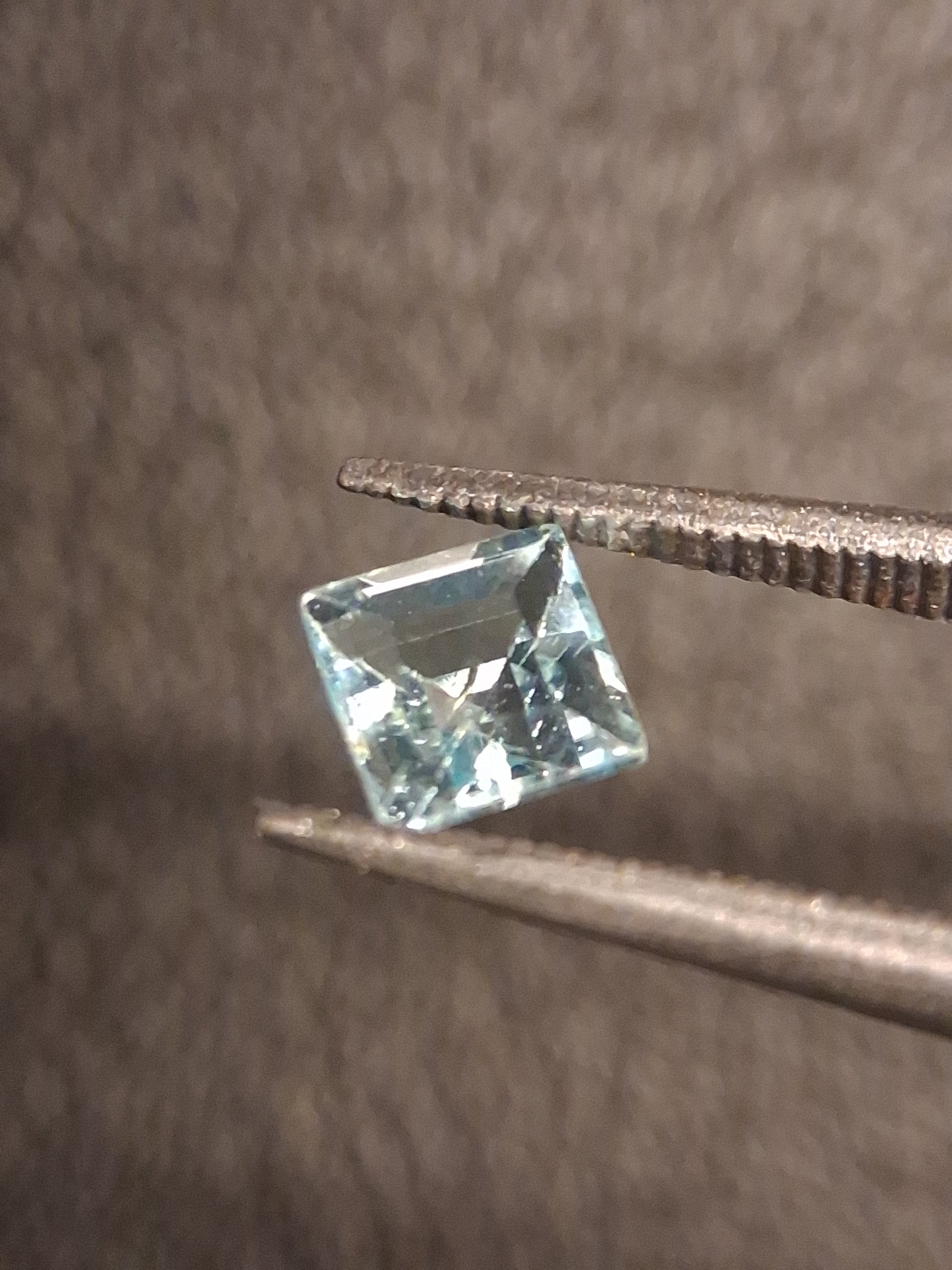 Natural Topaz - Sky Blue - 0.490 ct - square - irradiated - Natural Gems Belgium