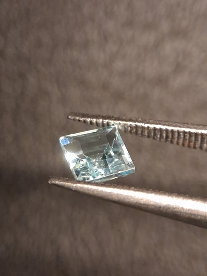Natural Topaz - Sky Blue - 0.490 ct - square - irradiated - Natural Gems Belgium