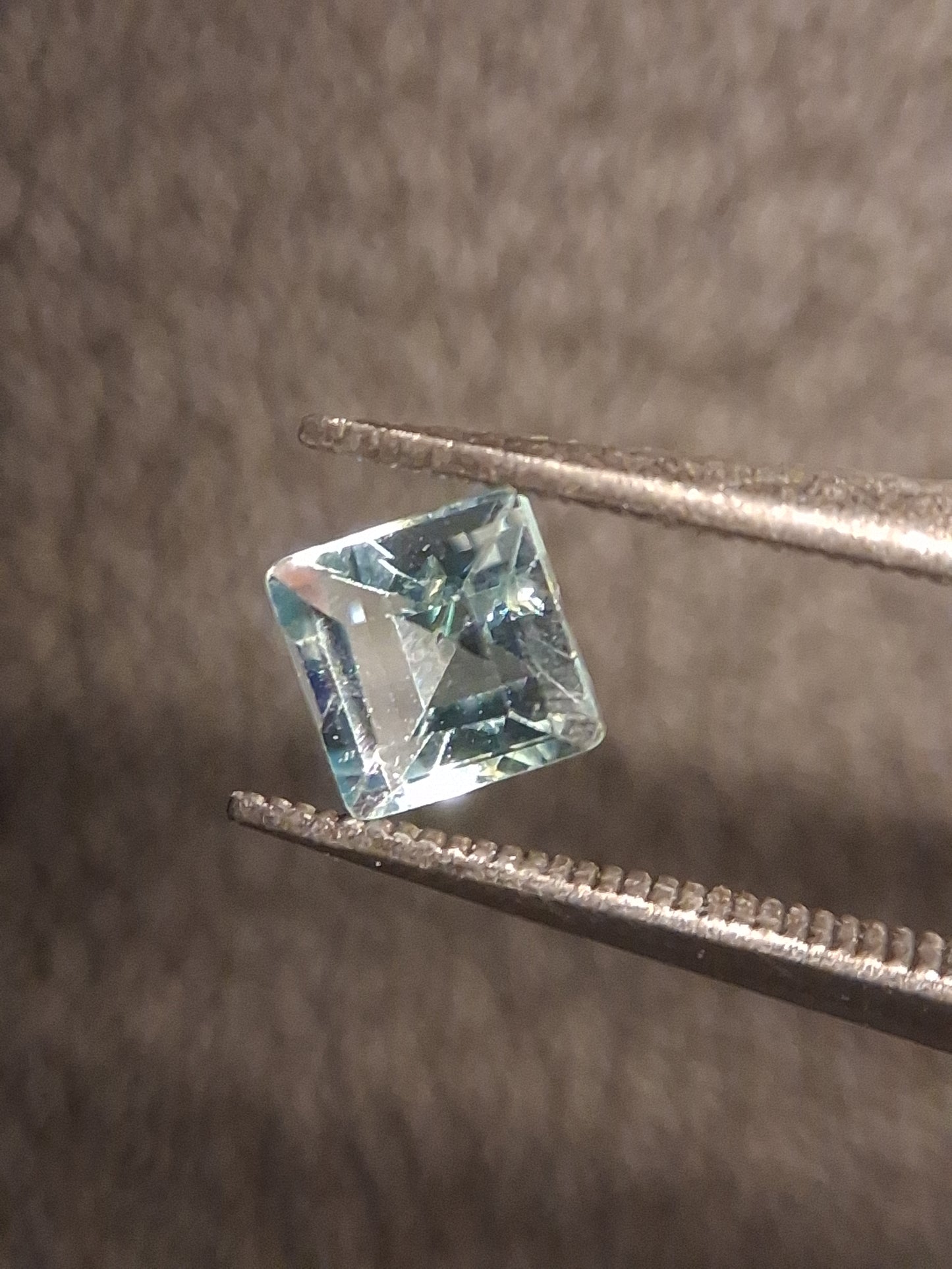 Natural Topaz - Sky Blue - 0.490 ct - square - irradiated - Natural Gems Belgium