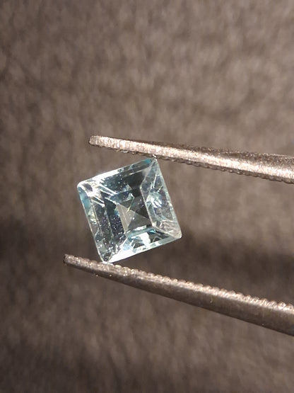Natural Topaz - Sky Blue - 0.490 ct - square - irradiated - Natural Gems Belgium