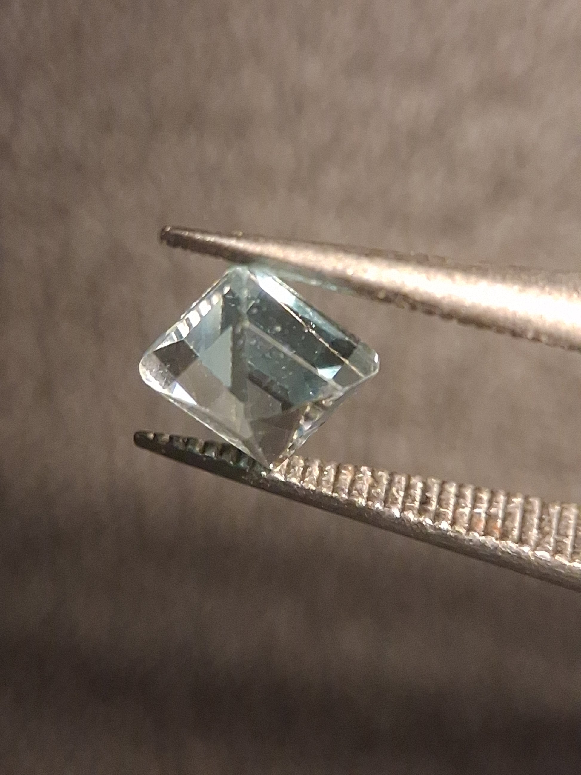 Natural Topaz - Sky Blue - 0.490 ct - square - irradiated - Natural Gems Belgium