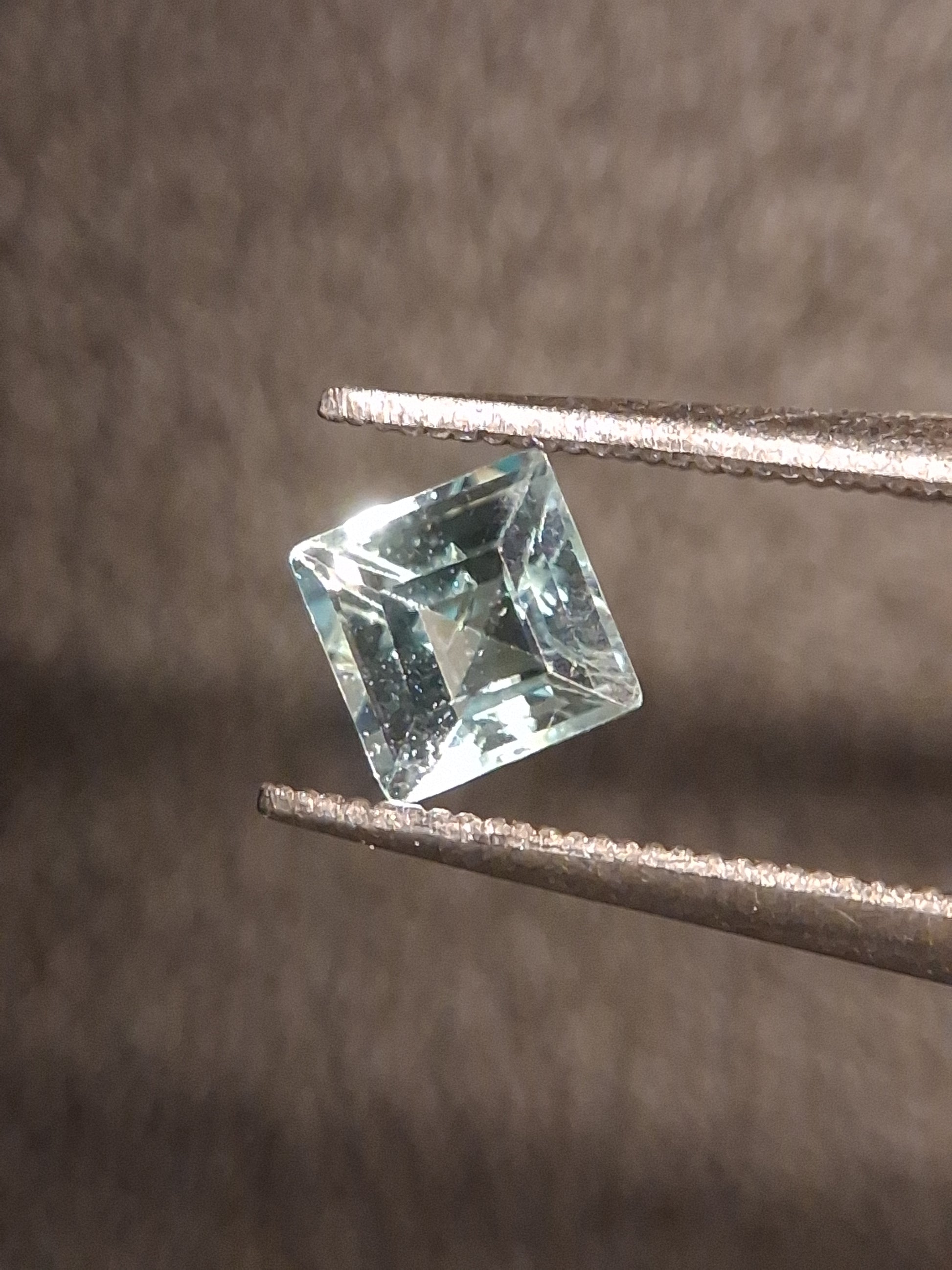 Natural Topaz - Sky Blue - 0.490 ct - square - irradiated - Natural Gems Belgium