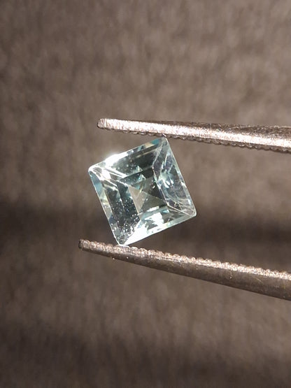 Natural Topaz - Sky Blue - 0.490 ct - square - irradiated - Natural Gems Belgium