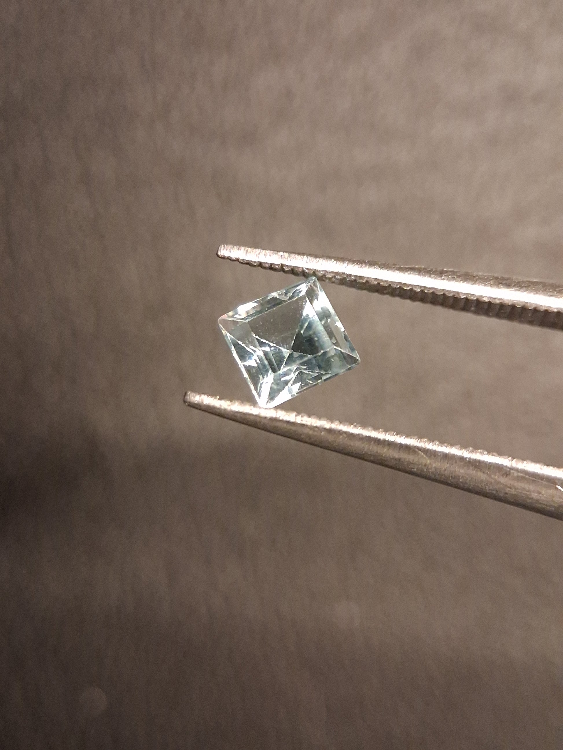 Natural Topaz - Sky Blue - 0.445 ct - square - irradiated - Natural Gems Belgium