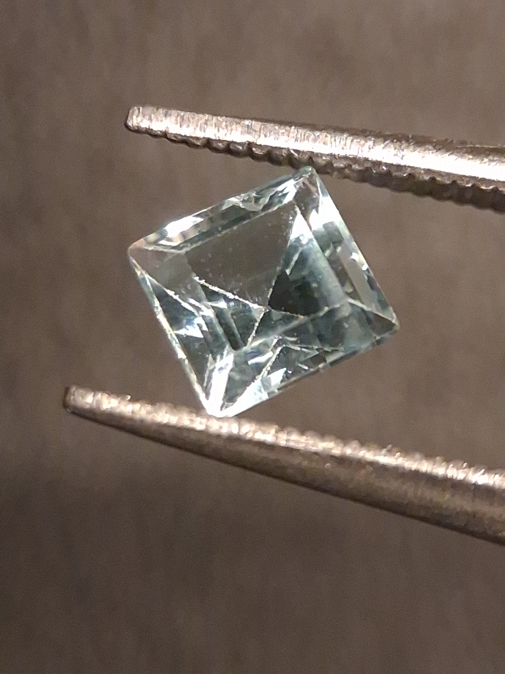 Natural Topaz - Sky Blue - 0.445 ct - square - irradiated - Natural Gems Belgium
