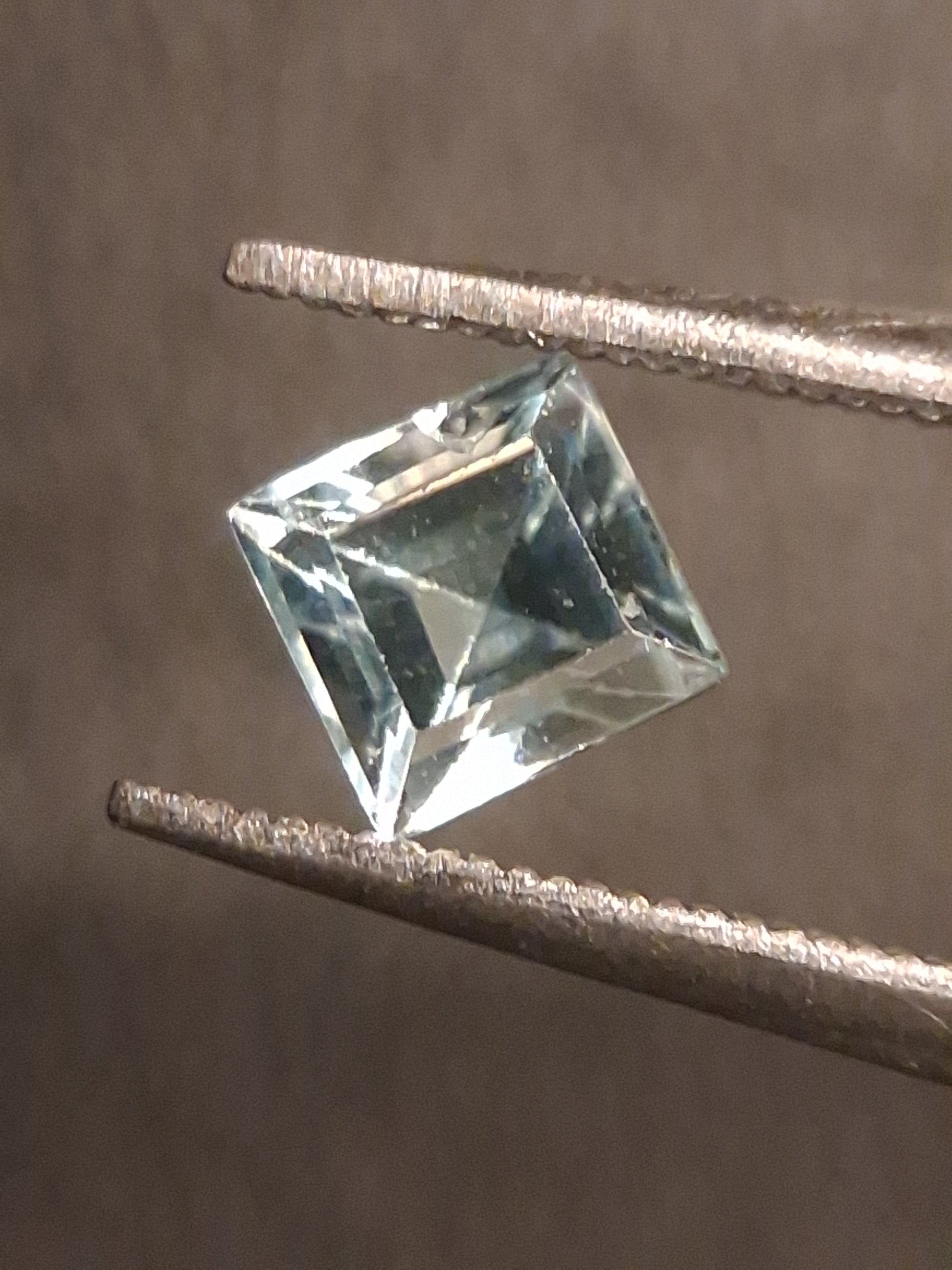 Natural Topaz - Sky Blue - 0.445 ct - square - irradiated - Natural Gems Belgium