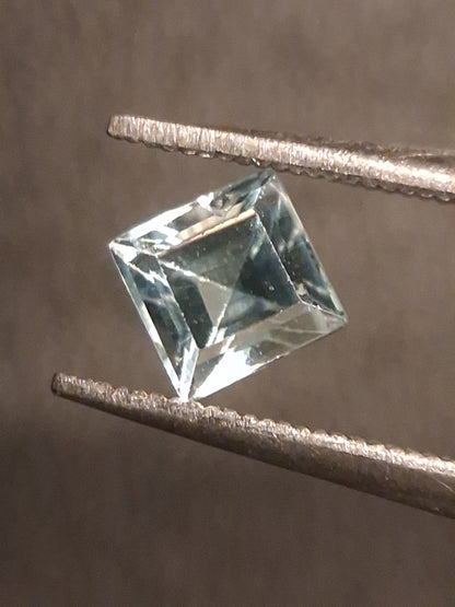 Natural Topaz - Sky Blue - 0.445 ct - square - irradiated - Natural Gems Belgium
